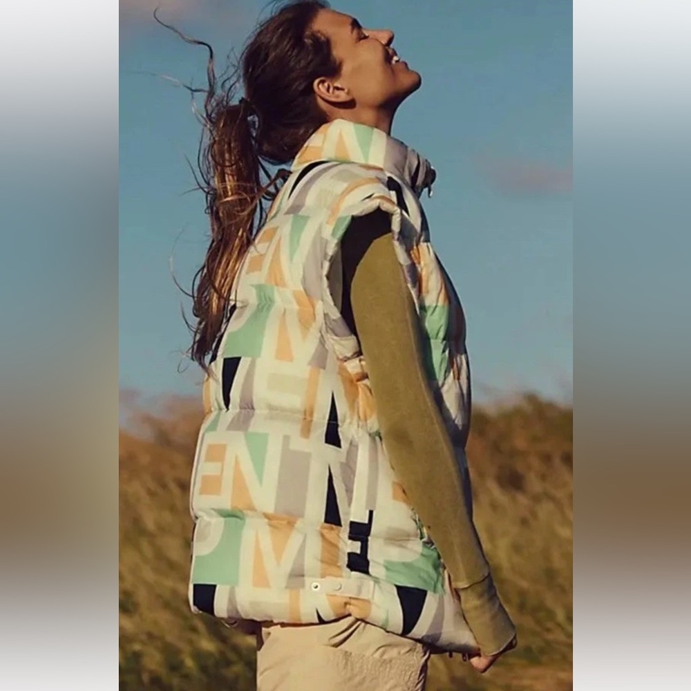 Free People Movement In A Bubble Printed Puffer Vest Blocked Logo Primaloft NWT - Picture 2 of 9